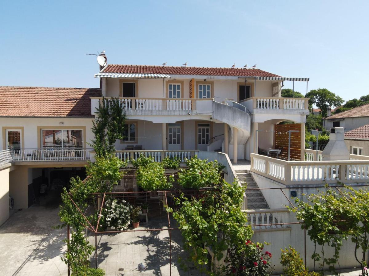 Rasin Apartments Pakoštane Exteriör bild