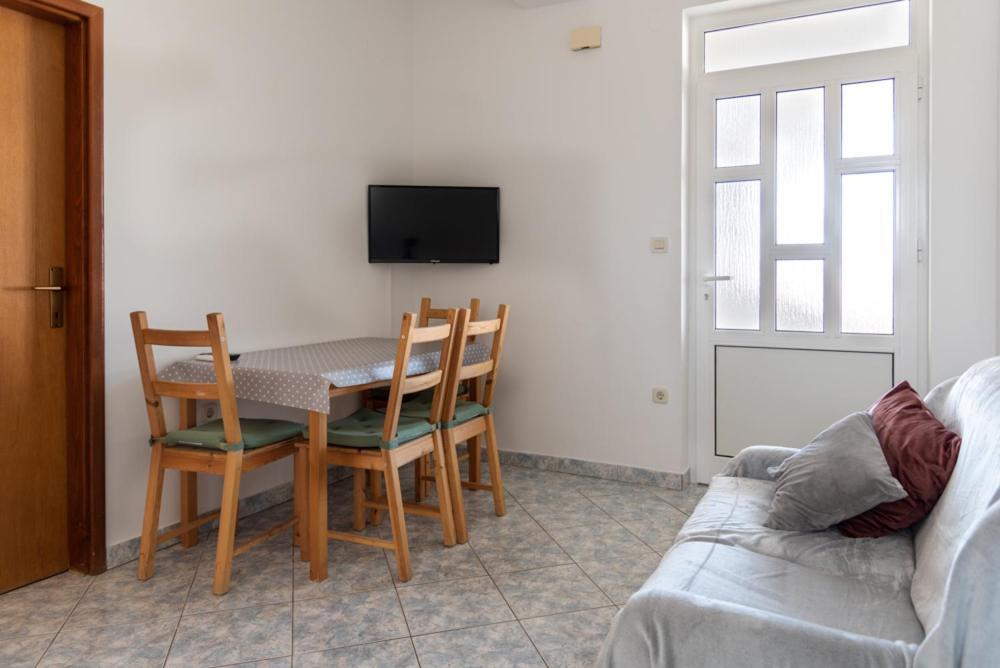 Rasin Apartments Pakoštane Exteriör bild